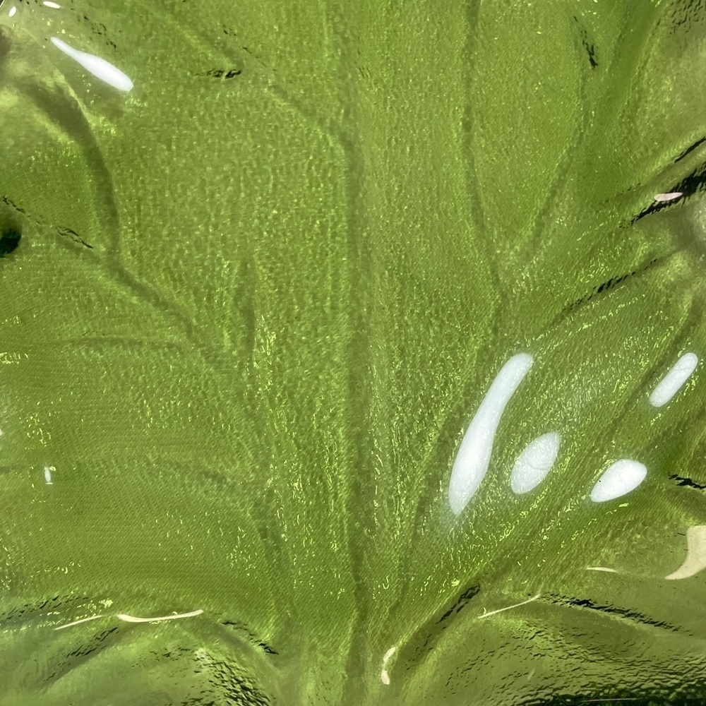 Green Leaf-Shaped Clear Glass Dish - Picture 4 of 6